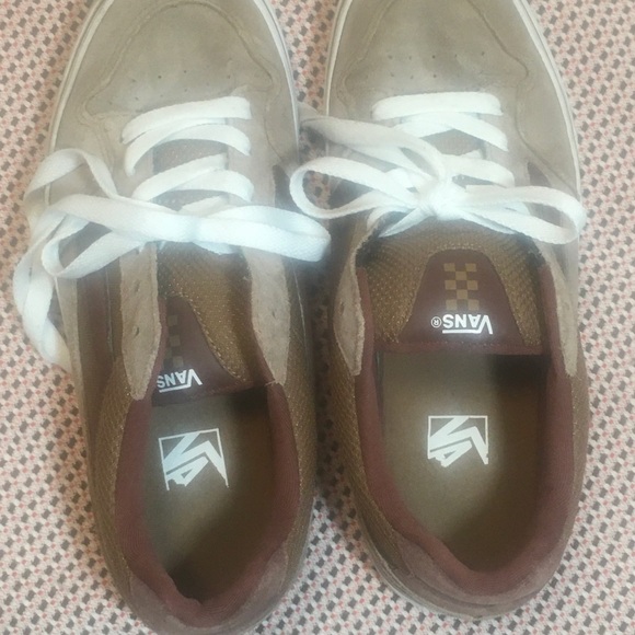 VANS - Picture 2 of 6